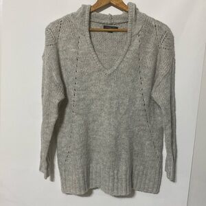 Sale! 4 items for $20 American eagle jegging fit crochet knit gray v neck hoodie